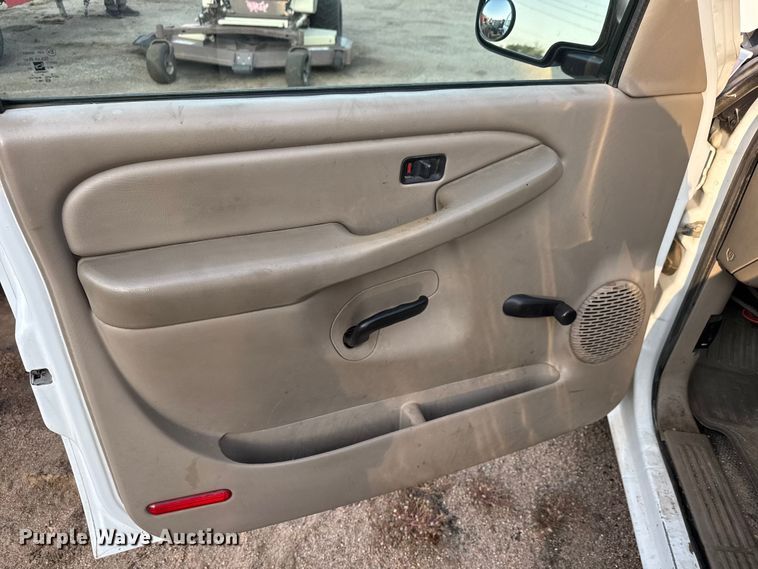 image for item EM8101 2006 Chevrolet Silverado 1500 pickup truck