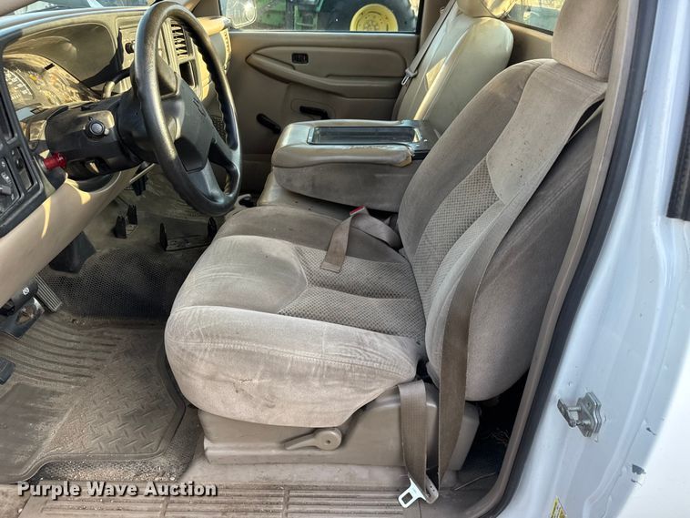 image for item EM8101 2006 Chevrolet Silverado 1500 pickup truck