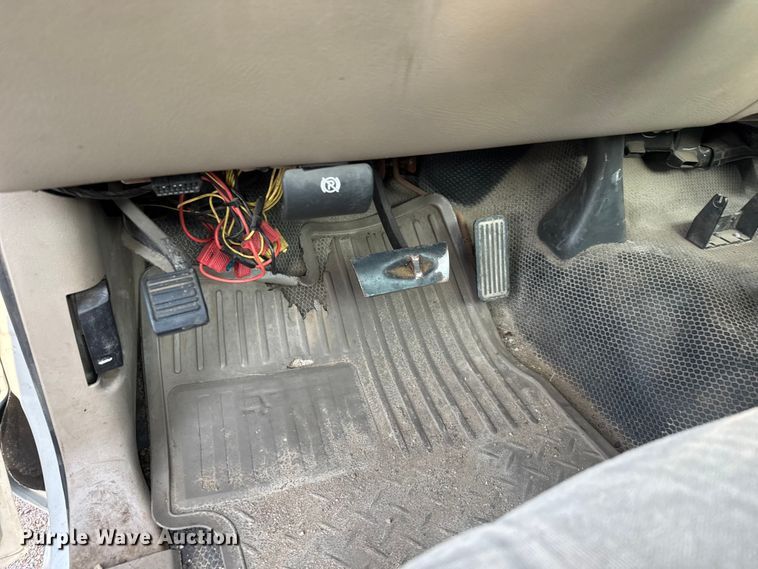 image for item EM8101 2006 Chevrolet Silverado 1500 pickup truck