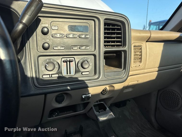 image for item EM8101 2006 Chevrolet Silverado 1500 pickup truck