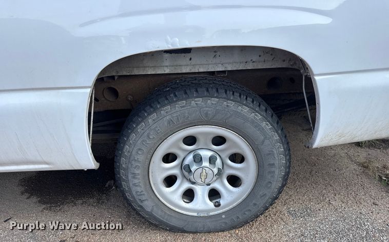 image for item EM8101 2006 Chevrolet Silverado 1500 pickup truck