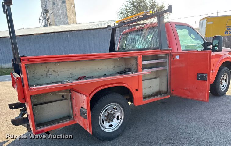 image for item EM8103 2016 Ford F250 Super Duty utility bed pickup truck