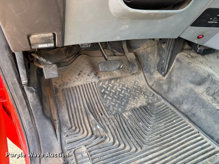 image for item EM8103 2016 Ford F250 Super Duty utility bed pickup truck