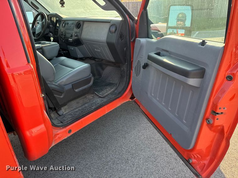 image for item EM8103 2016 Ford F250 Super Duty utility bed pickup truck