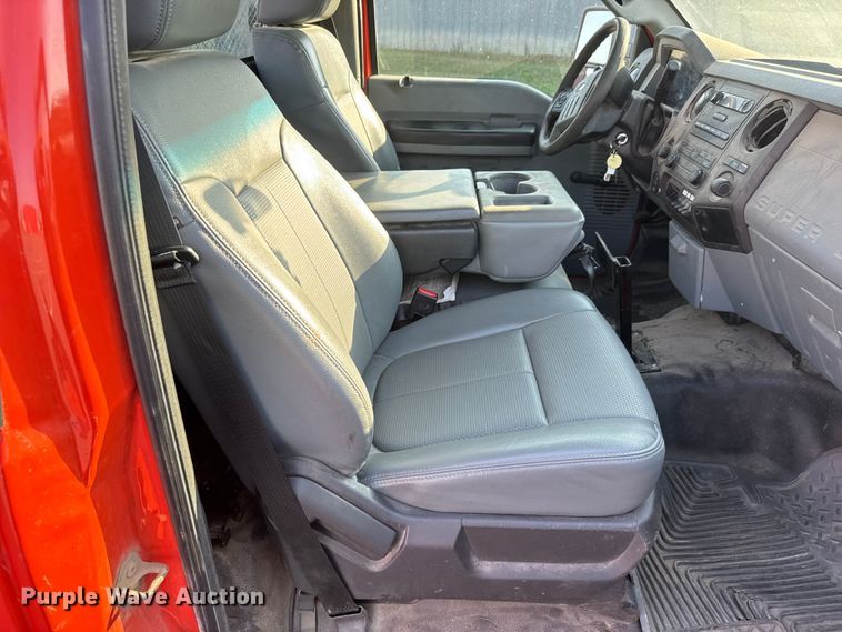 image for item EM8103 2016 Ford F250 Super Duty utility bed pickup truck