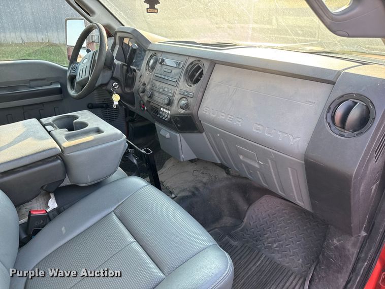 image for item EM8103 2016 Ford F250 Super Duty utility bed pickup truck