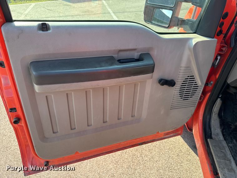 image for item EM8105 2009 Ford F250 Super Duty utility bed pickup truck