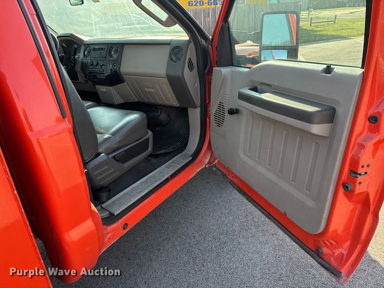 image for item EM8105 2009 Ford F250 Super Duty utility bed pickup truck