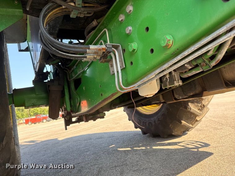 image for item EM8106 2005 John Deere 6415 tractor