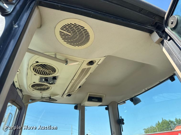 image for item EM8106 2005 John Deere 6415 tractor