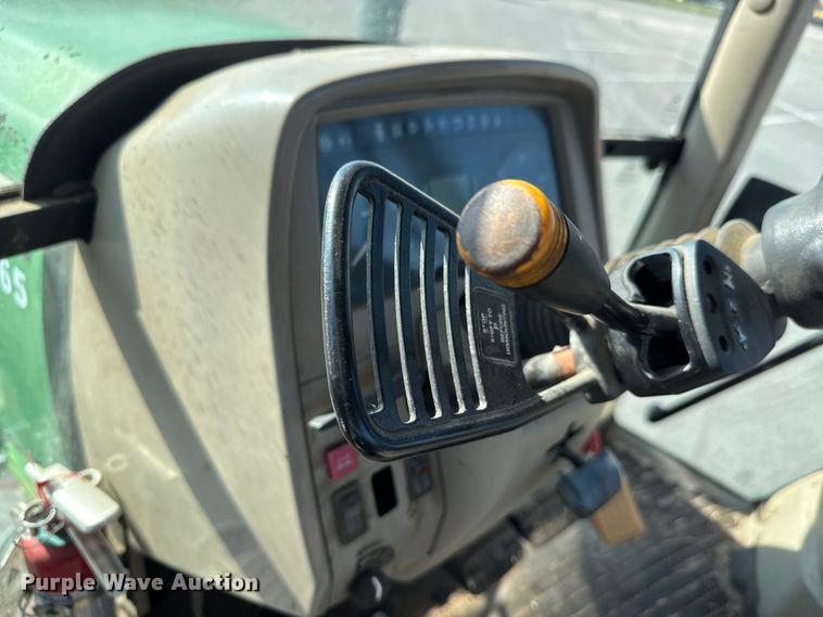 image for item EM8106 2005 John Deere 6415 tractor