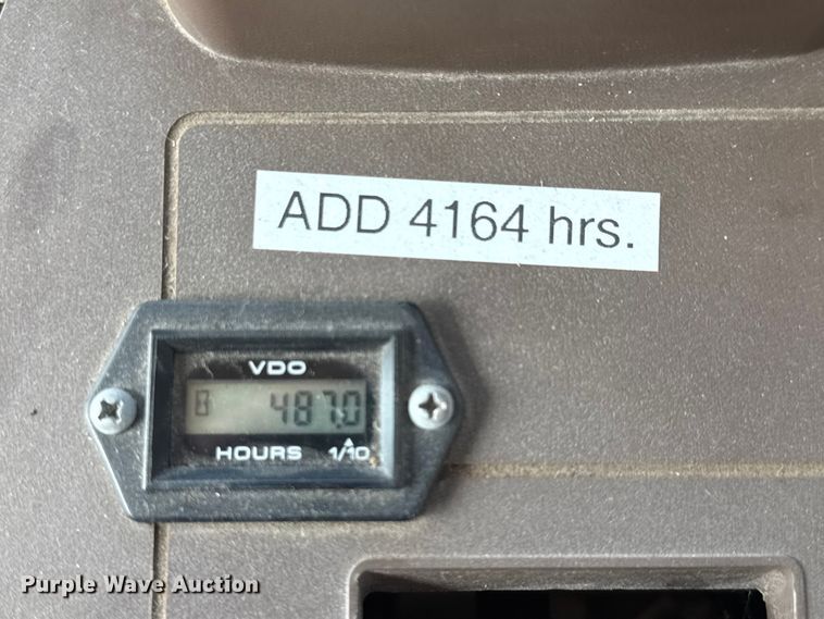 image for item EM8106 2005 John Deere 6415 tractor