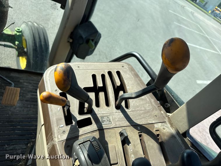 image for item EM8106 2005 John Deere 6415 tractor