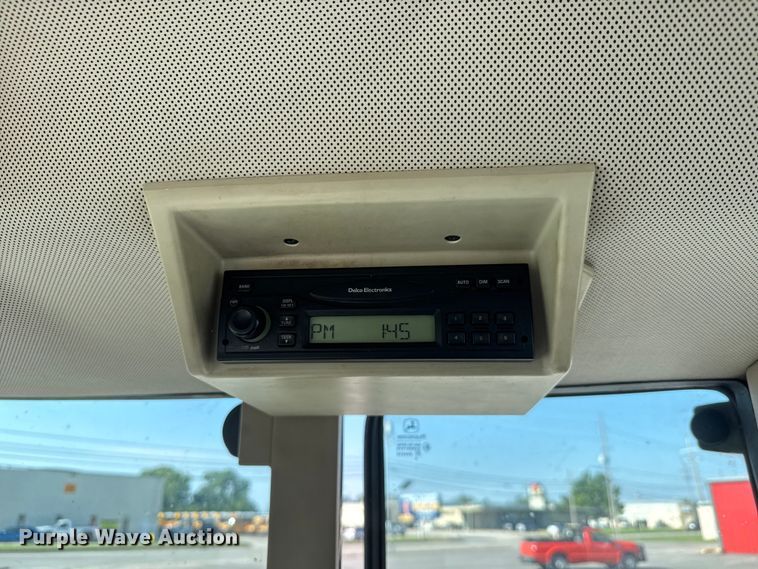 image for item EM8106 2005 John Deere 6415 tractor