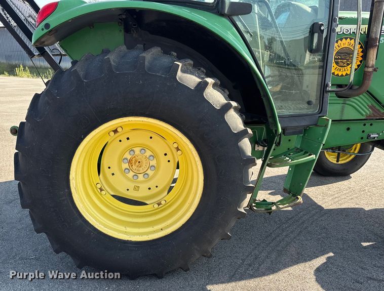 image for item EM8106 2005 John Deere 6415 tractor