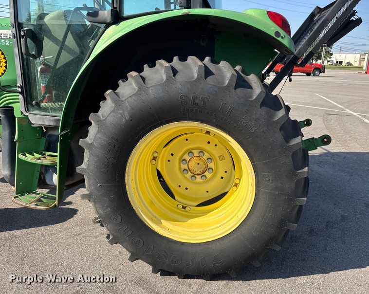 image for item EM8106 2005 John Deere 6415 tractor