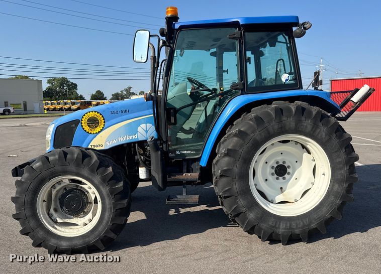 image for item EM8108 2011 New Holland T5070 MFWD tractor