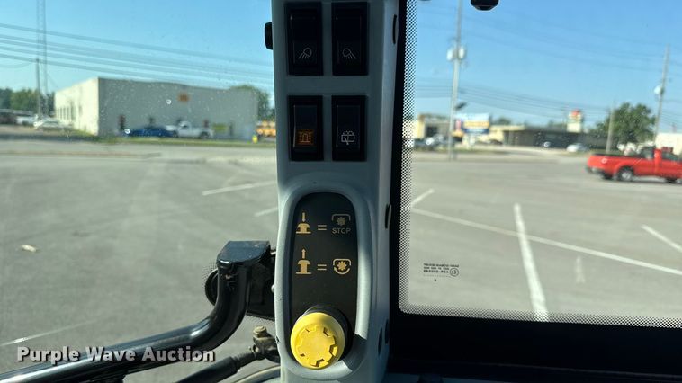 image for item EM8108 2011 New Holland T5070 MFWD tractor