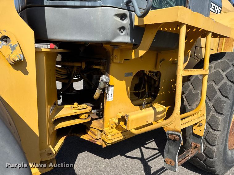 image for item EM8109 2006 John Deere 444J wheel loader