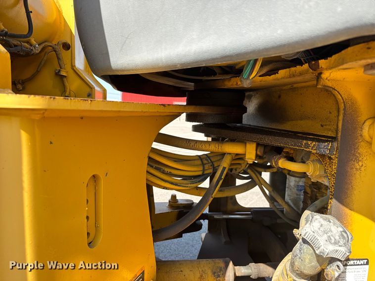 image for item EM8109 2006 John Deere 444J wheel loader