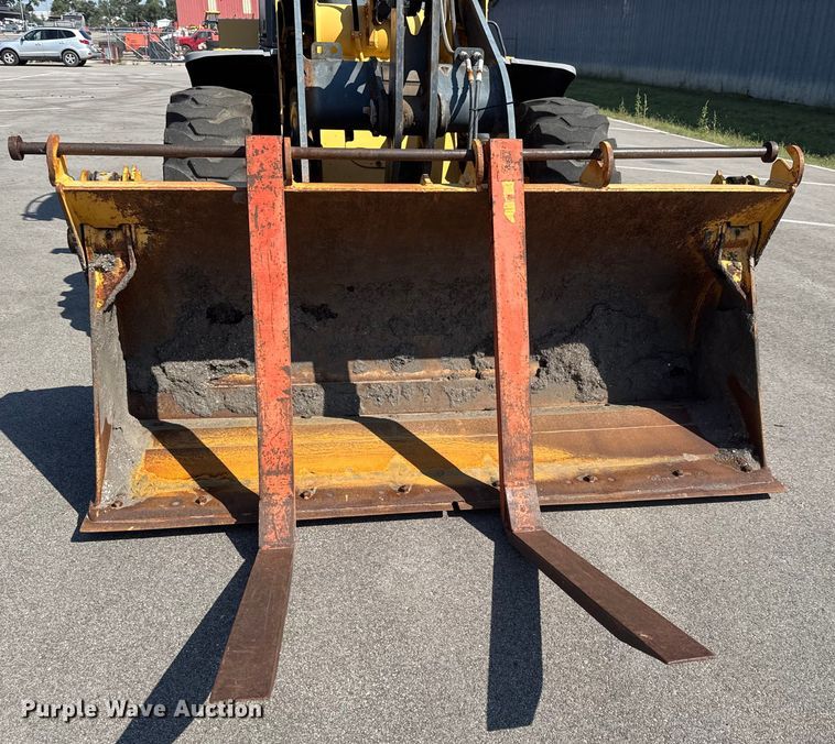 image for item EM8109 2006 John Deere 444J wheel loader