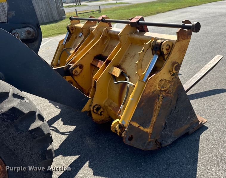 image for item EM8109 2006 John Deere 444J wheel loader