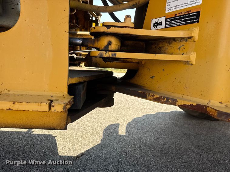 image for item EM8109 2006 John Deere 444J wheel loader