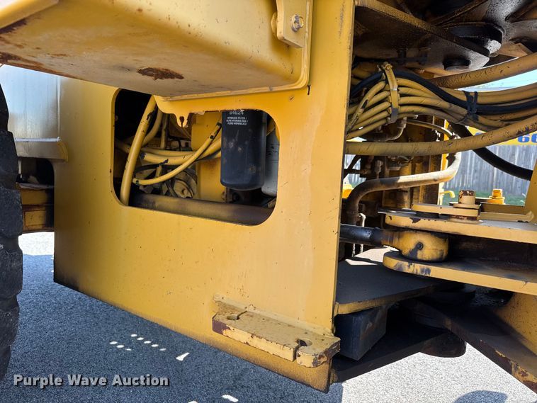 image for item EM8109 2006 John Deere 444J wheel loader