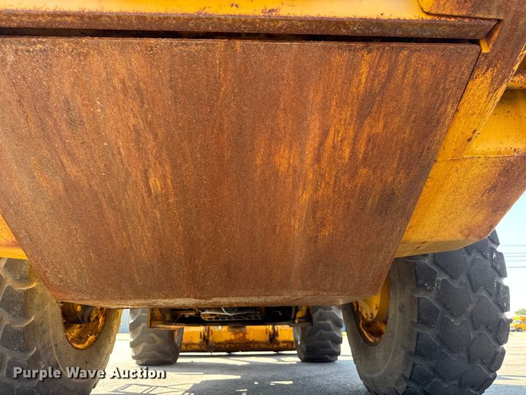 image for item EM8109 2006 John Deere 444J wheel loader