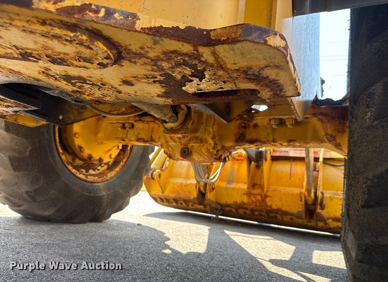 image for item EM8109 2006 John Deere 444J wheel loader