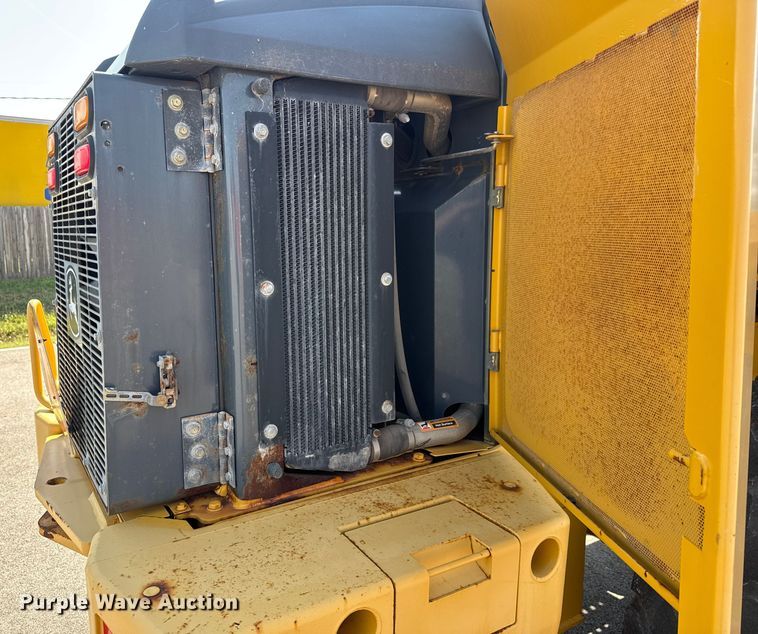 image for item EM8109 2006 John Deere 444J wheel loader