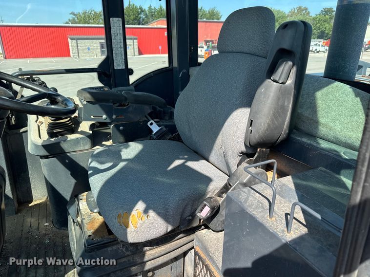 image for item EM8109 2006 John Deere 444J wheel loader