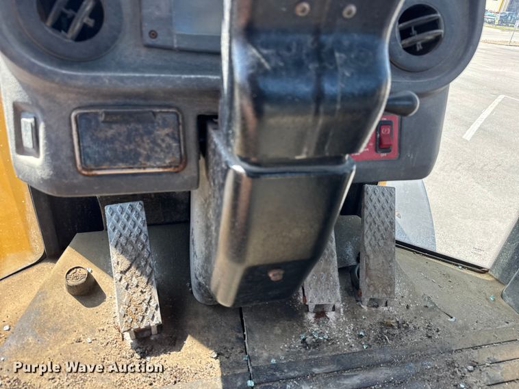 image for item EM8109 2006 John Deere 444J wheel loader