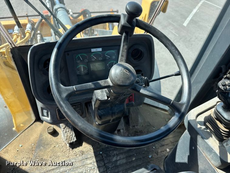 image for item EM8109 2006 John Deere 444J wheel loader