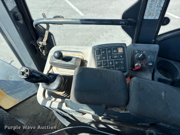 image for item EM8109 2006 John Deere 444J wheel loader