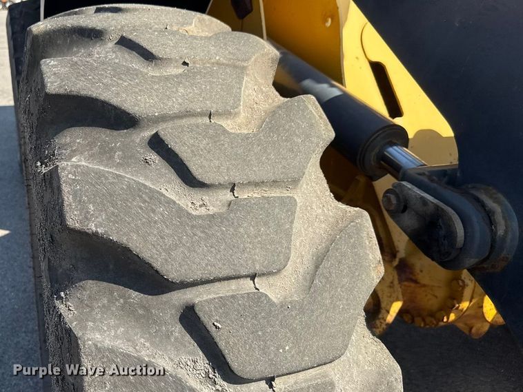 image for item EM8109 2006 John Deere 444J wheel loader