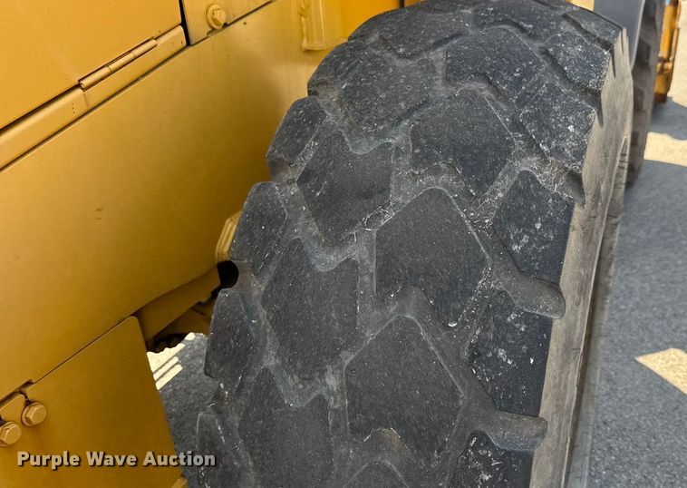 image for item EM8109 2006 John Deere 444J wheel loader
