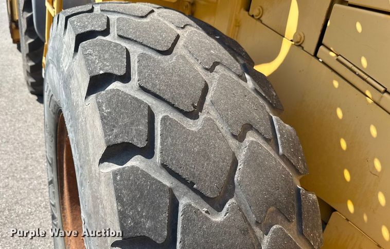 image for item EM8109 2006 John Deere 444J wheel loader