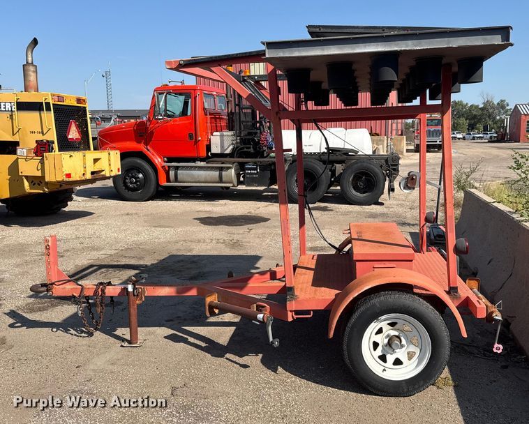 image for item EM8110 2002 Vermac ST-4825 arrow board trailer