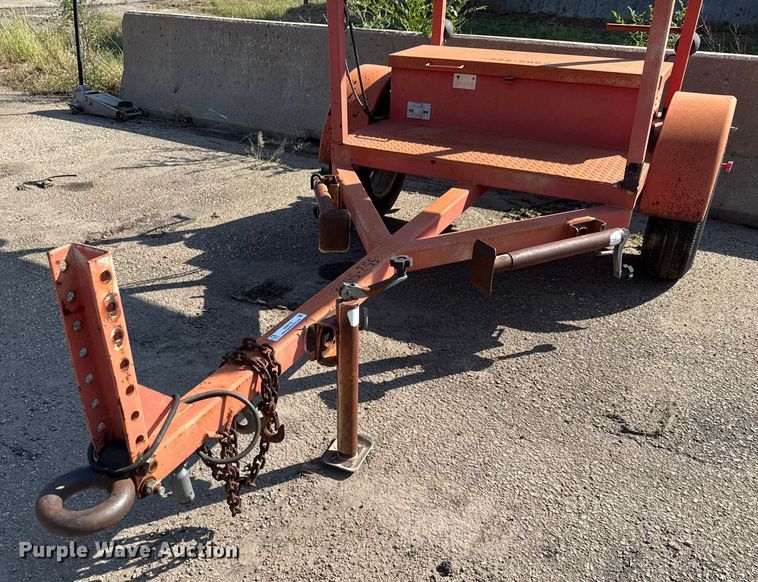 image for item EM8110 2002 Vermac ST-4825 arrow board trailer