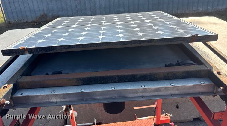 image for item EM8110 2002 Vermac ST-4825 arrow board trailer