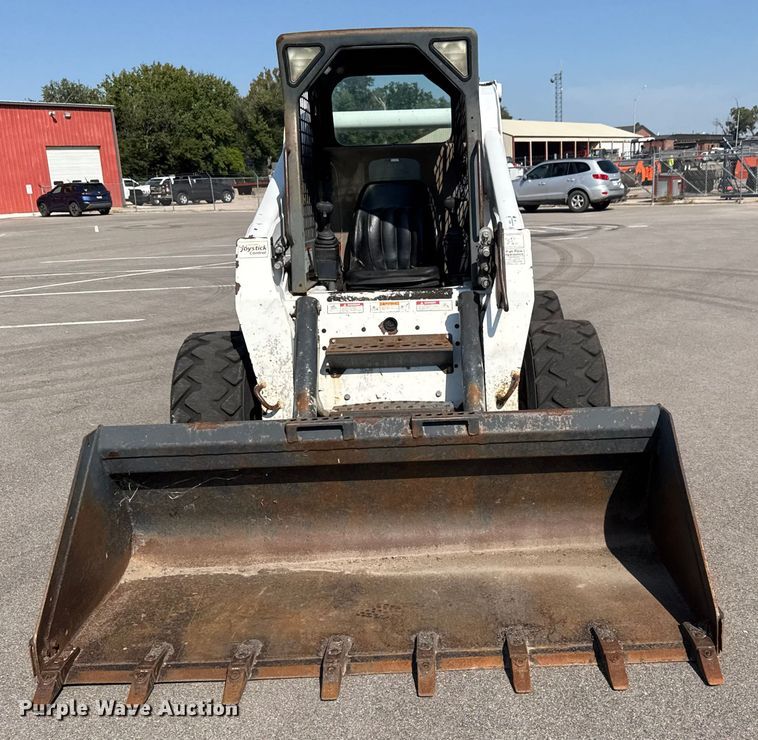 image for item EM8111 2007 Bobcat S250 skid steer loader