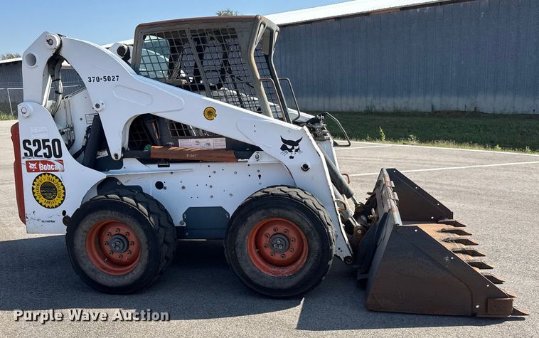image for item EM8111 2007 Bobcat S250 skid steer loader