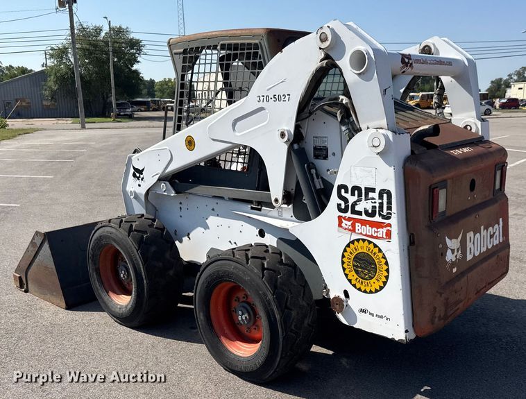 image for item EM8111 2007 Bobcat S250 skid steer loader