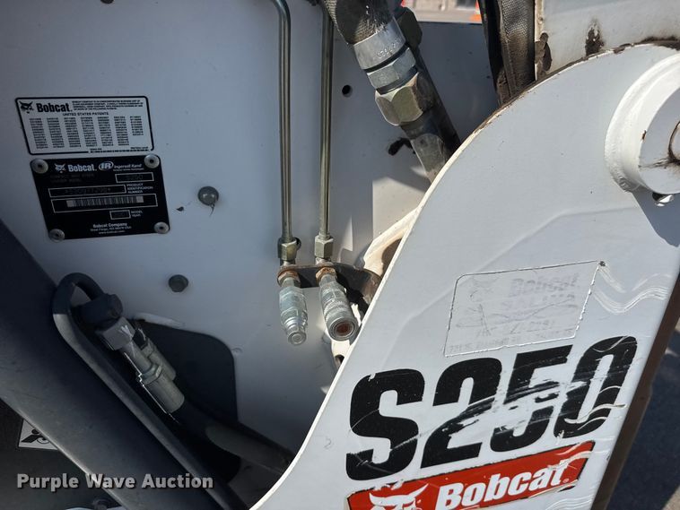 image for item EM8111 2007 Bobcat S250 skid steer loader