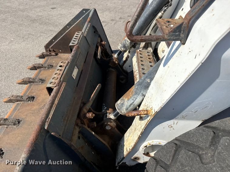 image for item EM8111 2007 Bobcat S250 skid steer loader