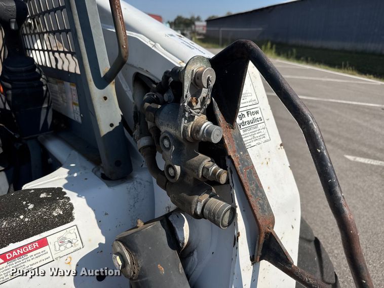 image for item EM8111 2007 Bobcat S250 skid steer loader