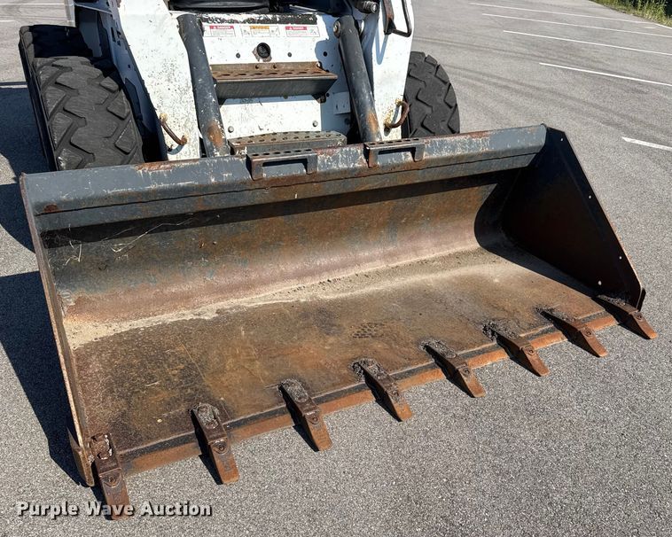 image for item EM8111 2007 Bobcat S250 skid steer loader