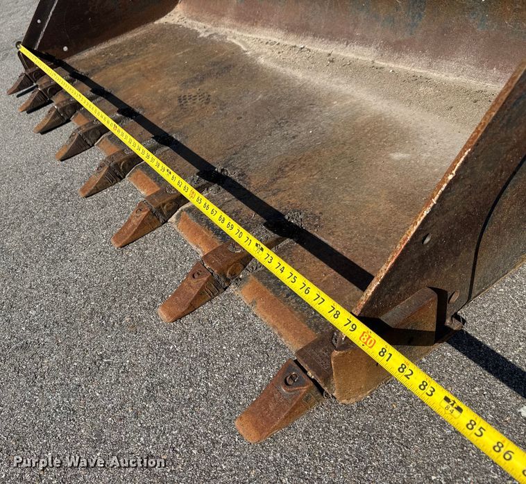 image for item EM8111 2007 Bobcat S250 skid steer loader