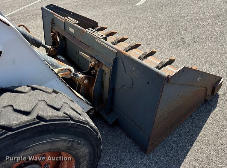 image for item EM8111 2007 Bobcat S250 skid steer loader